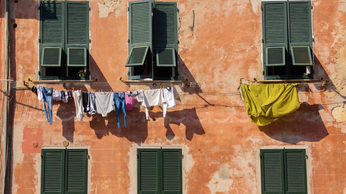 I vestiti stesi ad asciugare sono diventati il simbolo dell'Italia del Sud all'estero