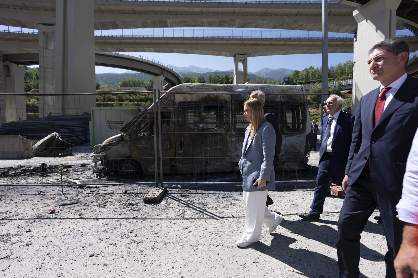 Per Meloni quella contro i cantieri della Tav è stata "violenza organizzata", Schlein l'accusa: "Strumentalizza"