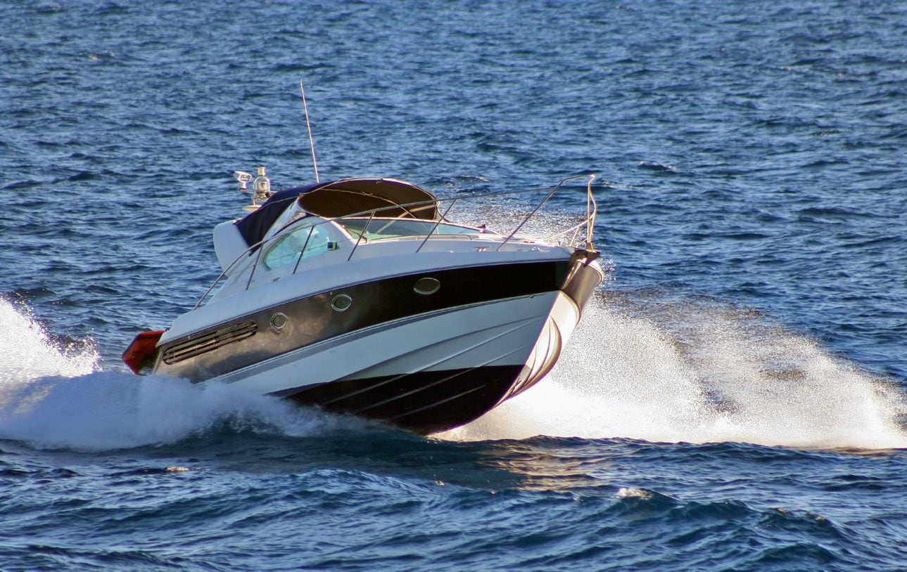 Lanciano 670mila euro in mare a Ragusa da un motoscafo: gli indagati in silenzio davanti agli investigatori
