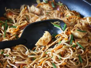 Focolaio di salmonella legato a noodle istantanei in Europa