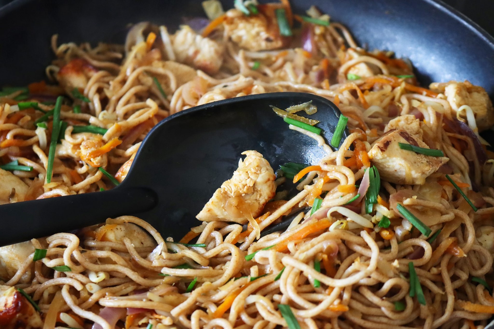 Allarme salmonella in Europa: oltre cento casi e 49 ricoveri legati a noodle istantanei aromatizzati al pollo