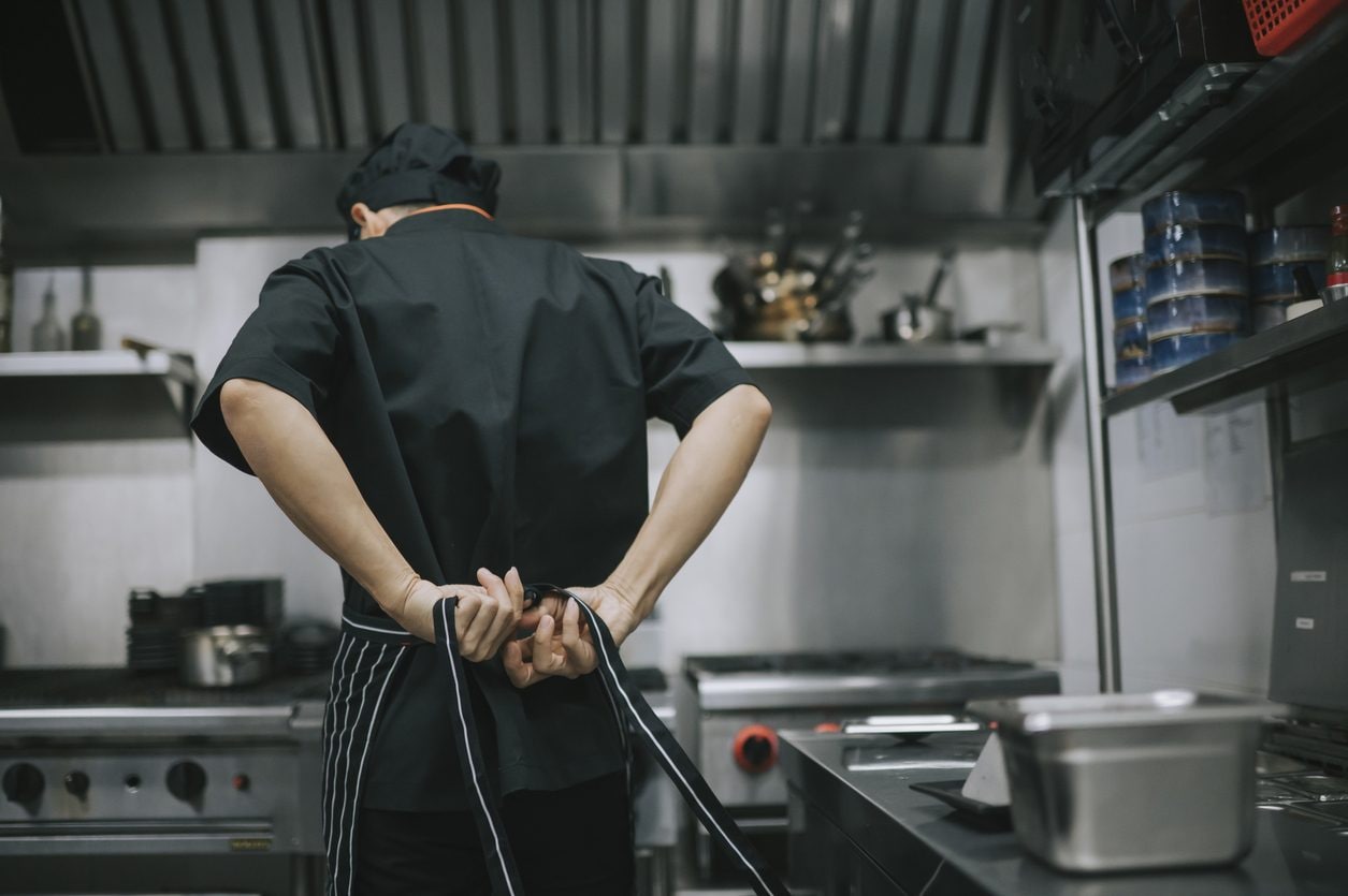 Lite tra cuochi nella cucina di un ristorante di Rimini, 21enne accoltella collega che finisce in ospedale