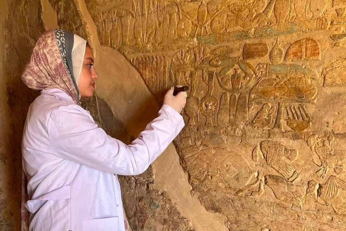 Scoperte tre antiche tombe egiziane risalenti a oltre 3.000 anni fa: ricche le iscrizioni geroglifiche
