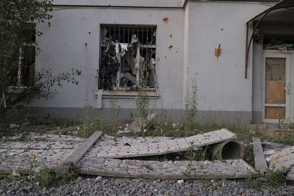 La Russia sta attaccando deliberatamente il sistema sanitario ucraino, Msf: "Sono crimini di guerra"