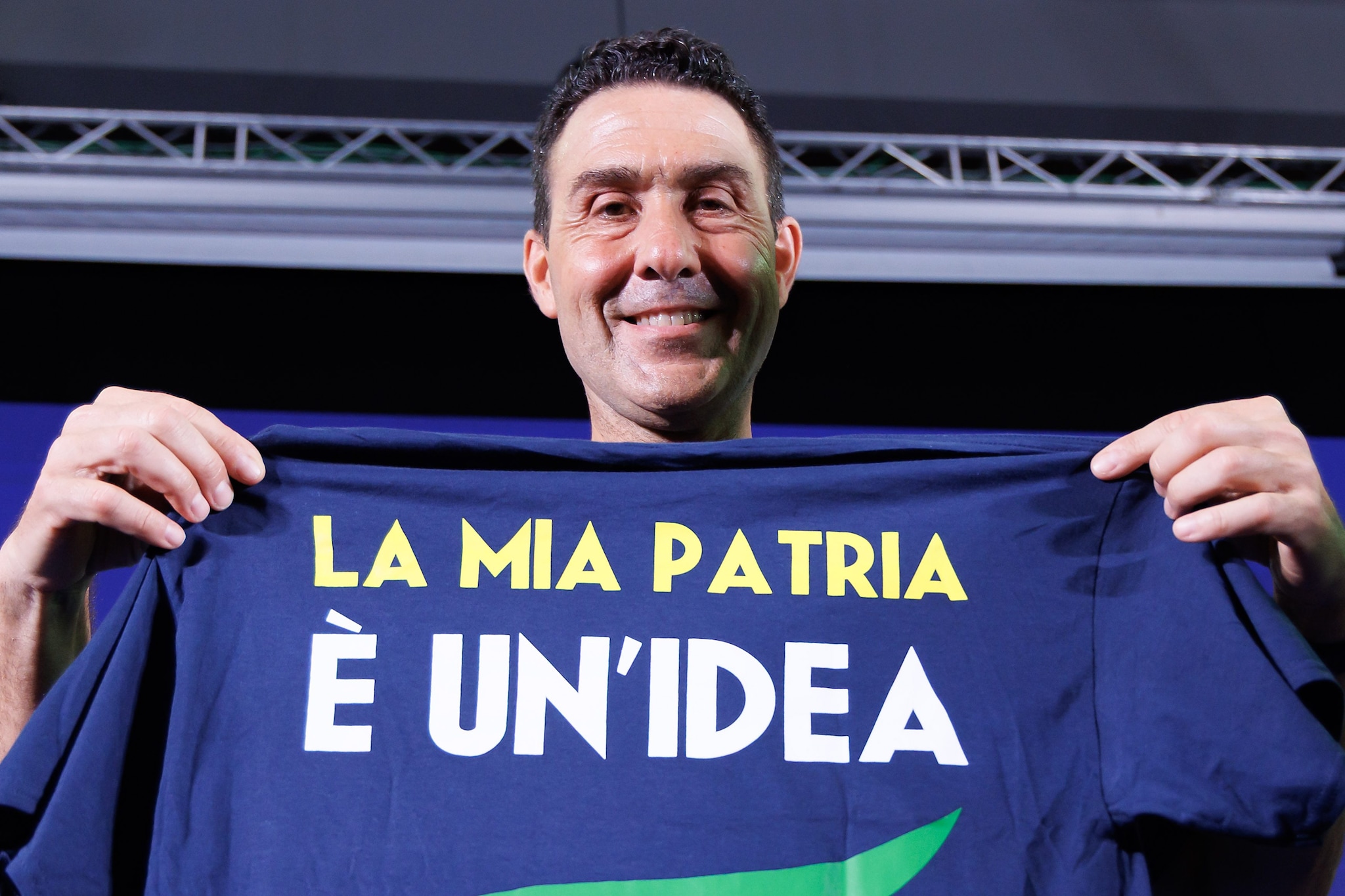Abbiamo letto tutto il programma di Vannacci: cosa c’è dentro, dall’invasione ottomana al linguaggio da Ventennio