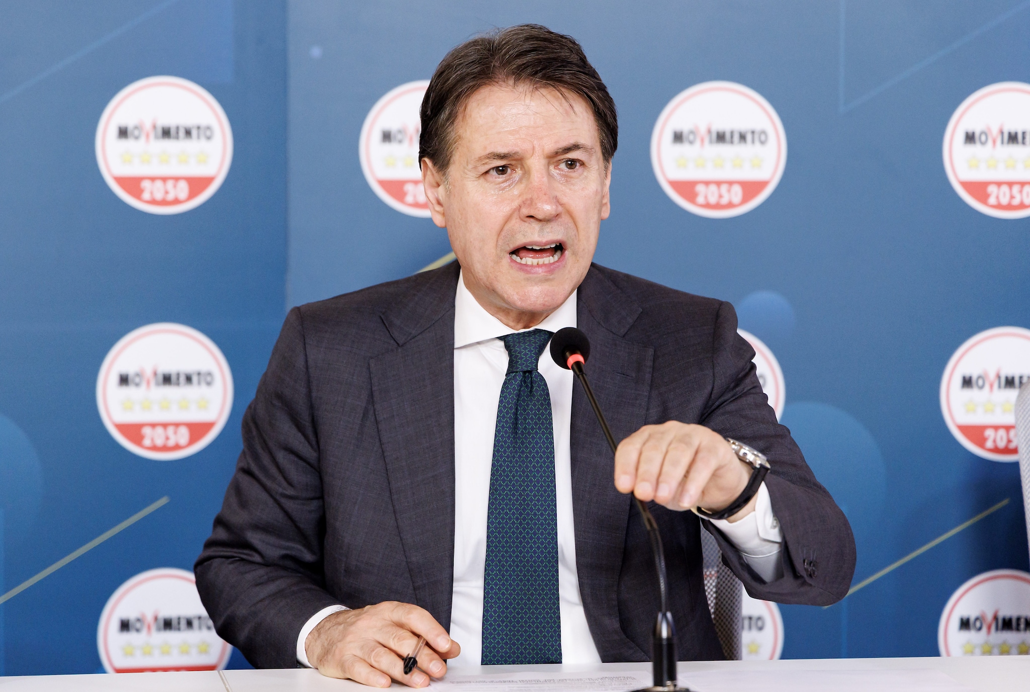 Conte vuole far decidere la linea sull'Ucraina a chi vota alle primarie, Schlein: "Non funziona così"