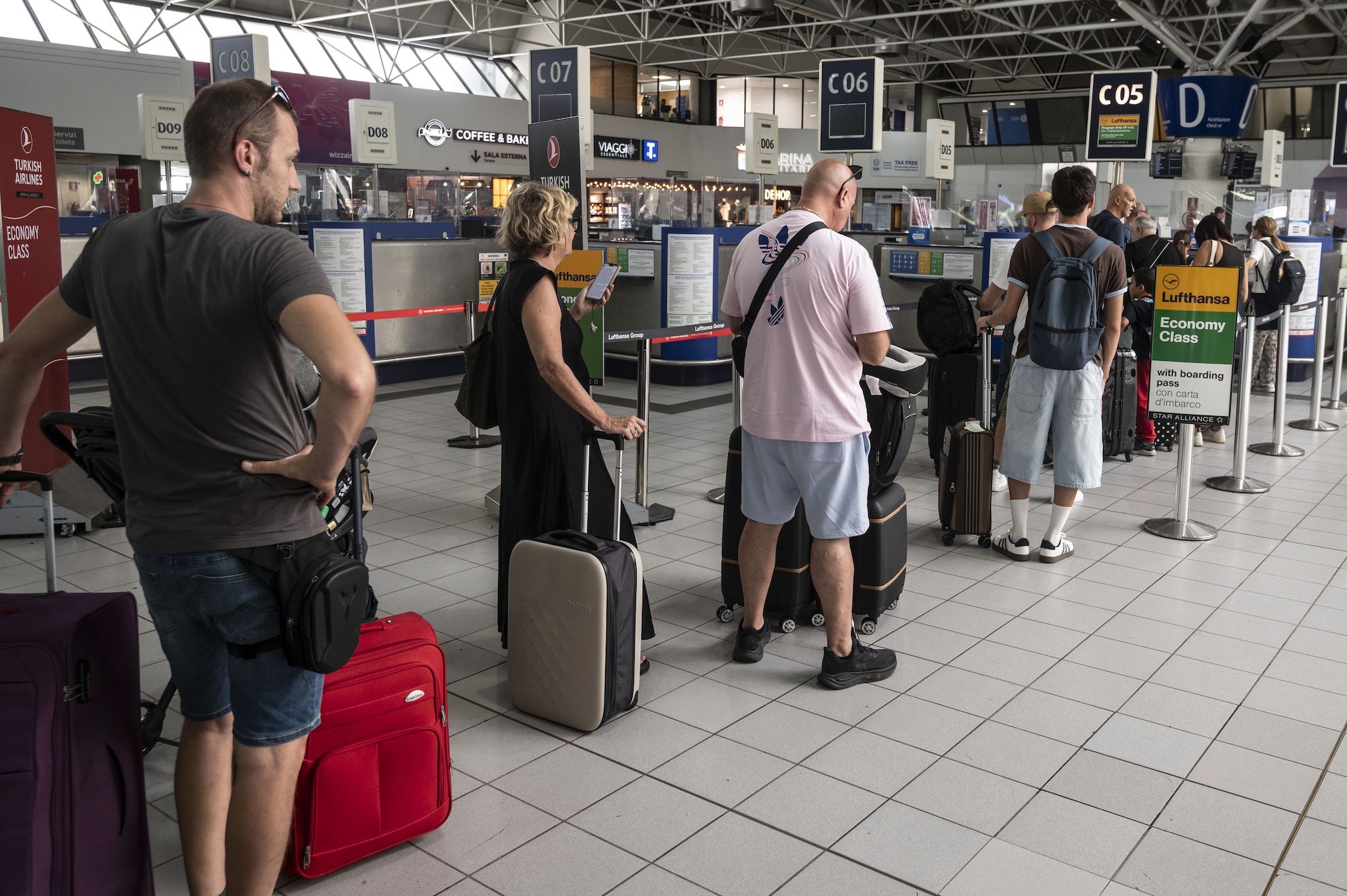 Cosa cambia ora per chi viaggia tra Italia e Spagna: quanto durano i controlli e chi viene fermato
