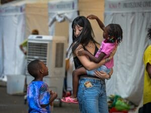 Sgombero e occupazione della strada da parte della comunità di Spin Time