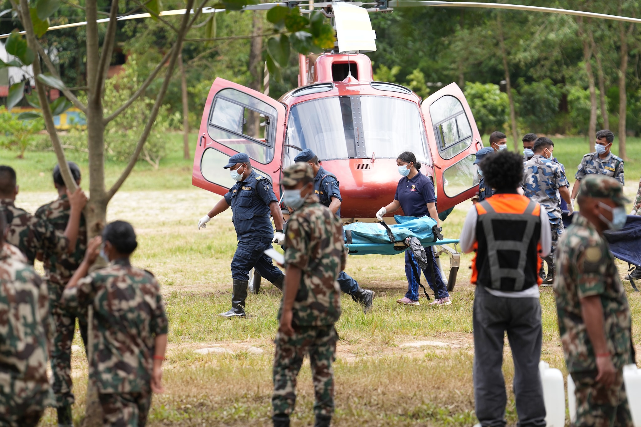 Frana tra Nepal e Tibet: almeno 768 morti, 3 mila dispersi. "Per ricostruire serviranno 5 miliardi di dollari"