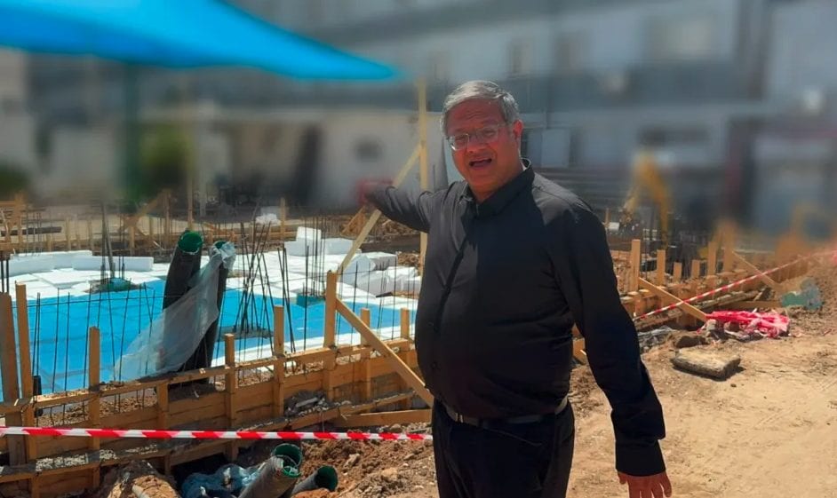 Israele costruisce il centro per impiccare i palestinesi, Ben Gvir lo mostra in video: ci sono cabine per assistere
