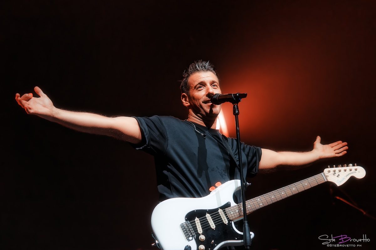 Francesco Gabbani sul malore: "Colpa di caldo e stanchezza, ma stasera torno a suonare"