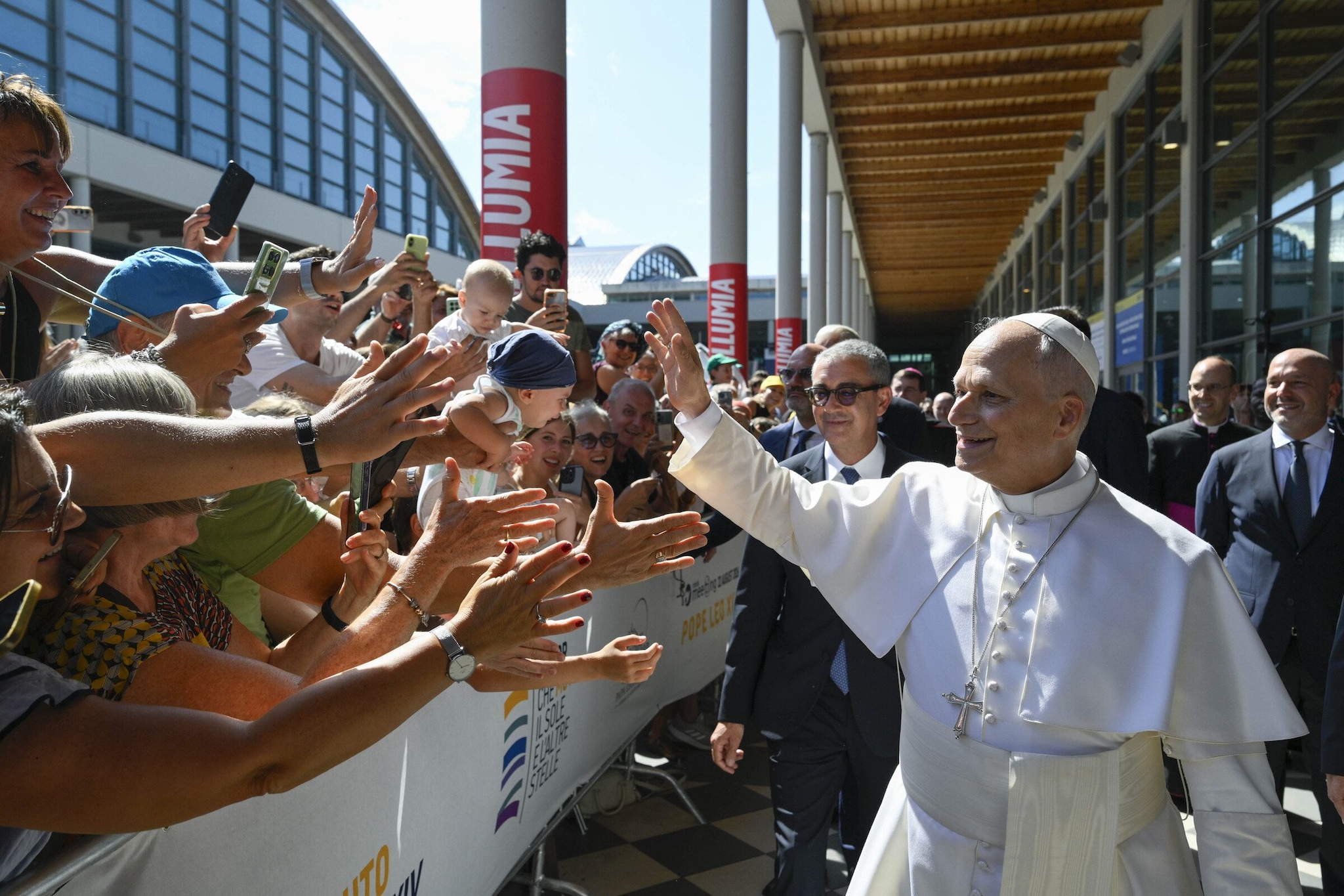 Papa Leone XIV al Meeting per l'amicizia tra i popoli di Rimini, il saluto ai giovani: "Il mondo ha bisogno di voi"