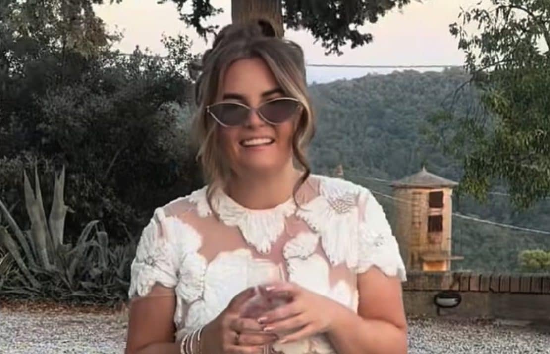 Lui la lascia a 7 giorni dalle nozze, lei vola in Italia, festeggia e va anche in luna di miele: “Era già pagato”