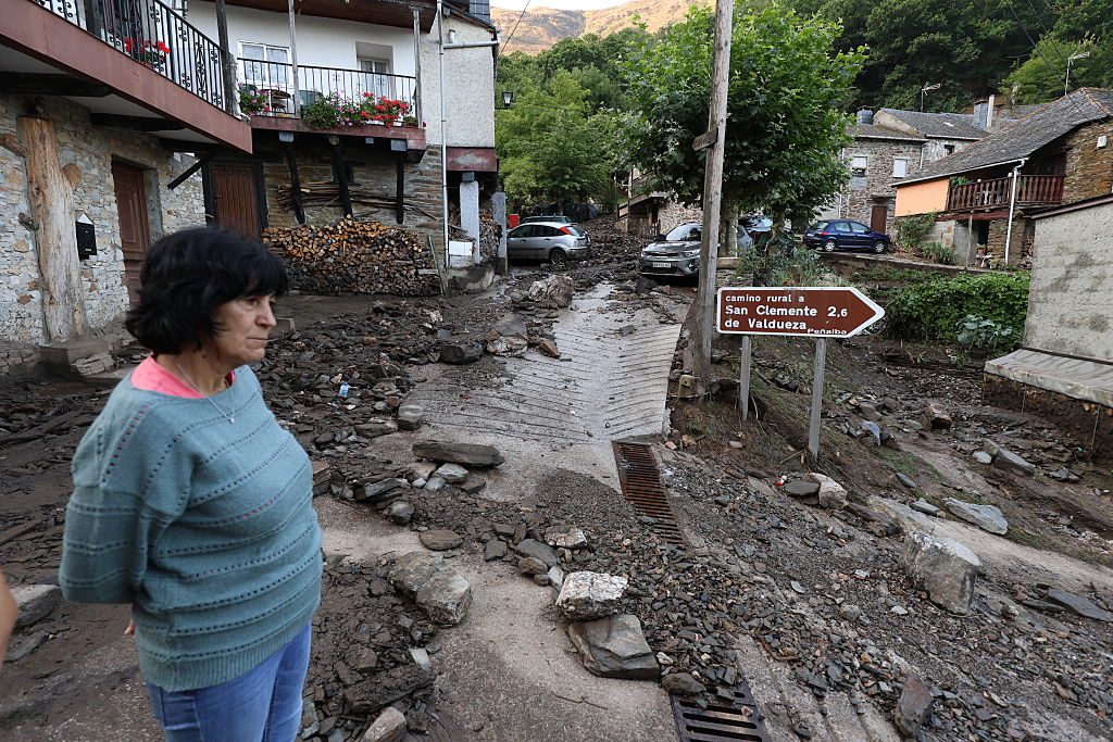 Tromba d'aria in Spagna, frana di acqua e fango nella provincia di Leon: morte 2 donne, 2 neonati ricoverati