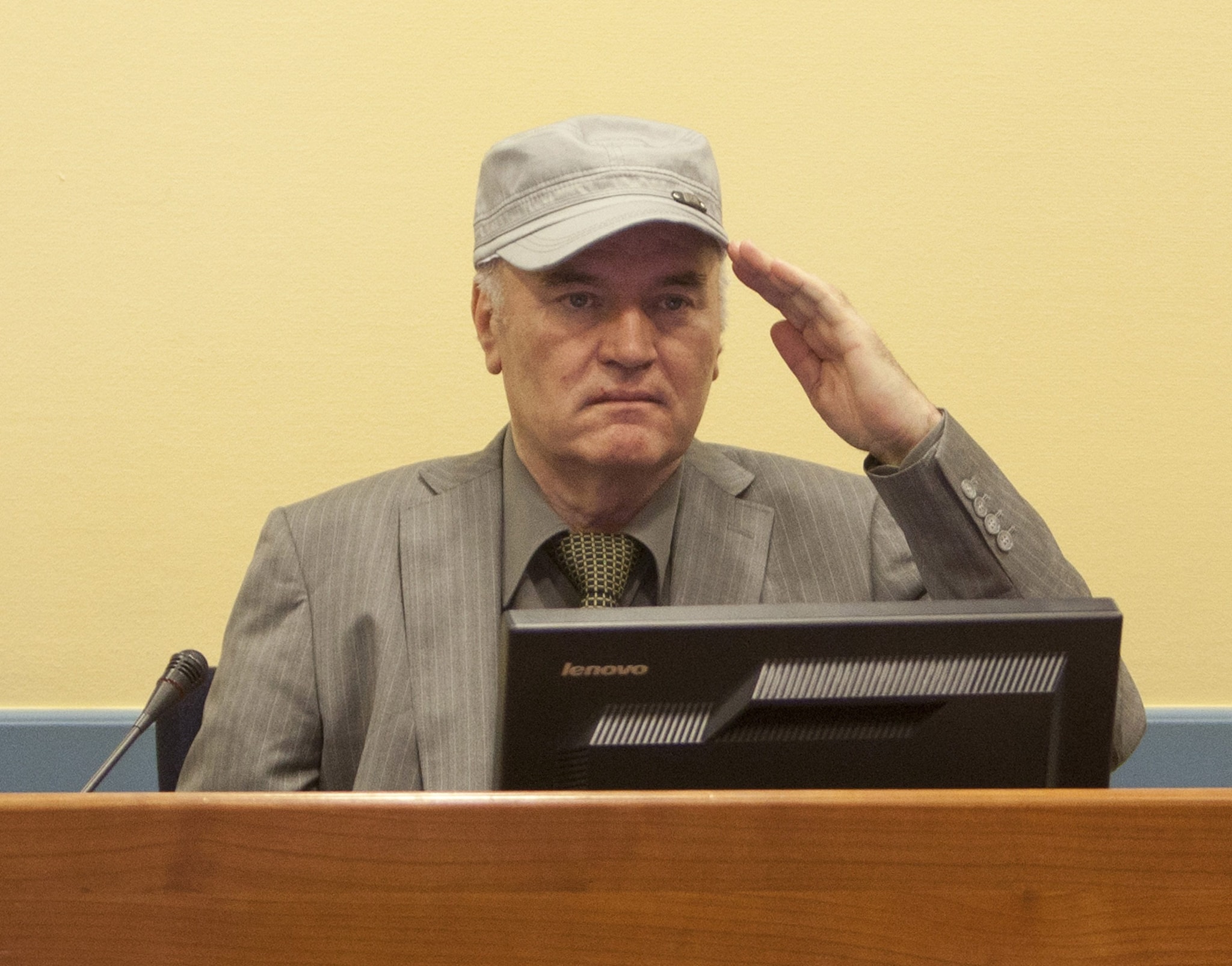 La Serbia celebra la morte di Mladić, il 'macellaio di Bosnia': "Così si riaccendono le tensioni nei Balcani"