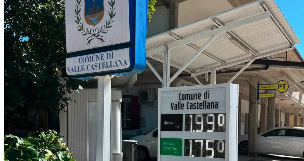 Valle Castellana è il Comune con la benzina più economica d'Italia: il sindaco si è comprato il distributore
