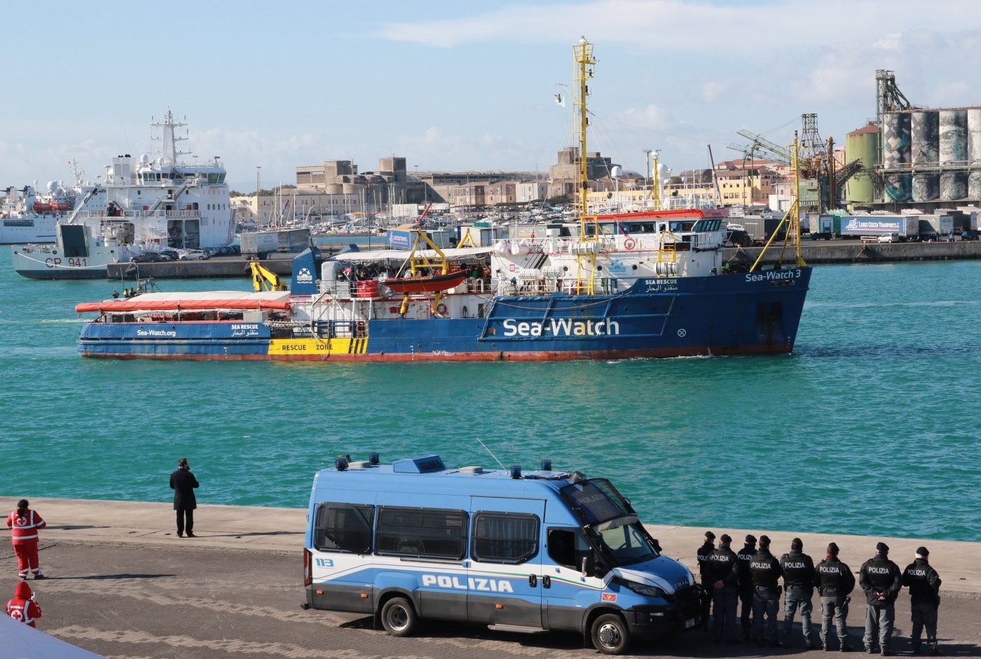 Viminale multa Sea Watch con 7.500 euro e 45 giorni di fermo, Ong: "Sanzione perché non abbiamo avvisato i libici"