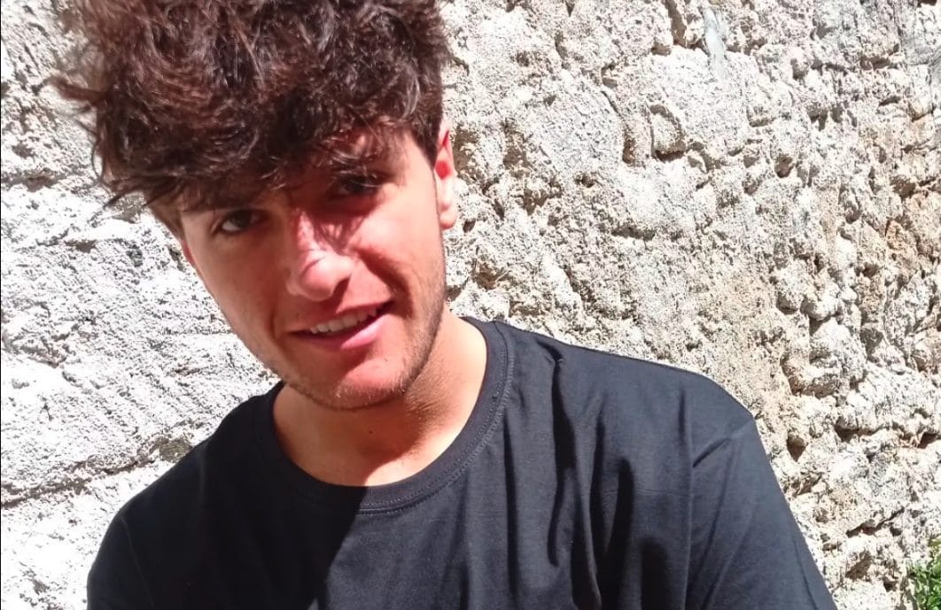 Sebastiano Piaggi cade dal gommone in corsa e sparisce, per il 21enne ricerche senza sosta a Porto Venere
