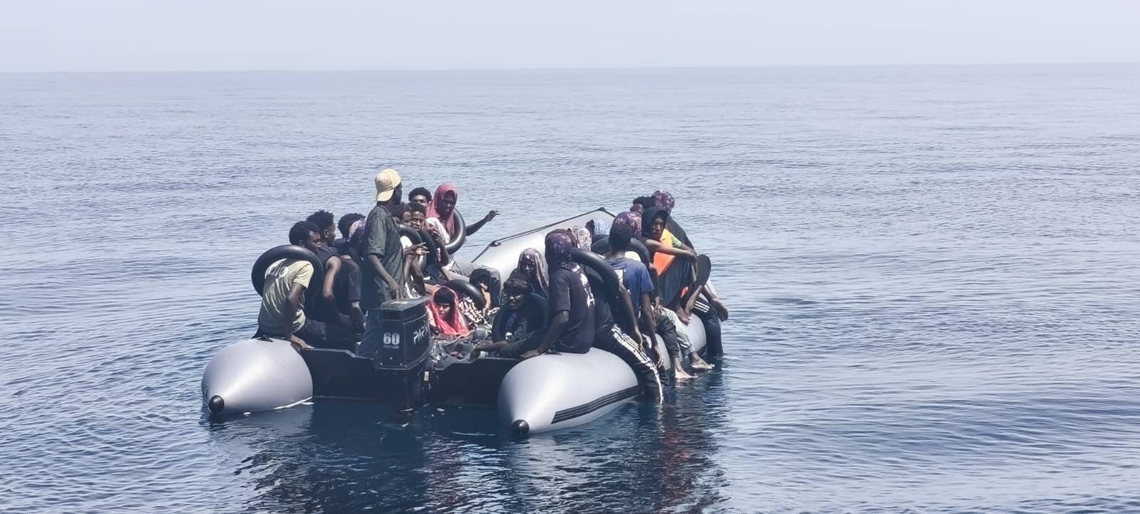 “Molti minorenni, una ragazza con 41 di febbre non sarebbe sopravvissuta”: l’equipaggio di TOM racconta un soccorso in mare