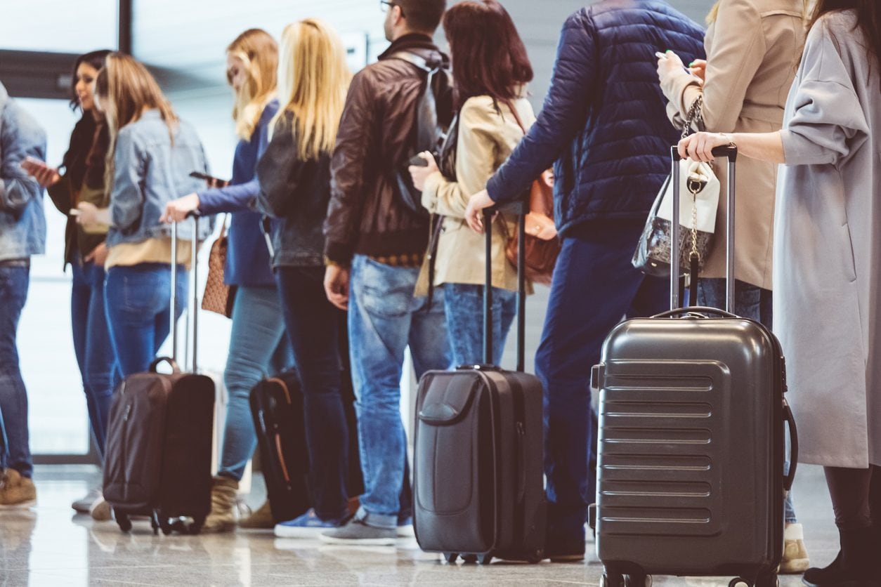 Voli a rischio in 7 aeroporti italiani: rifornimenti limitati e restrizioni per lo sciopero dei camionisti