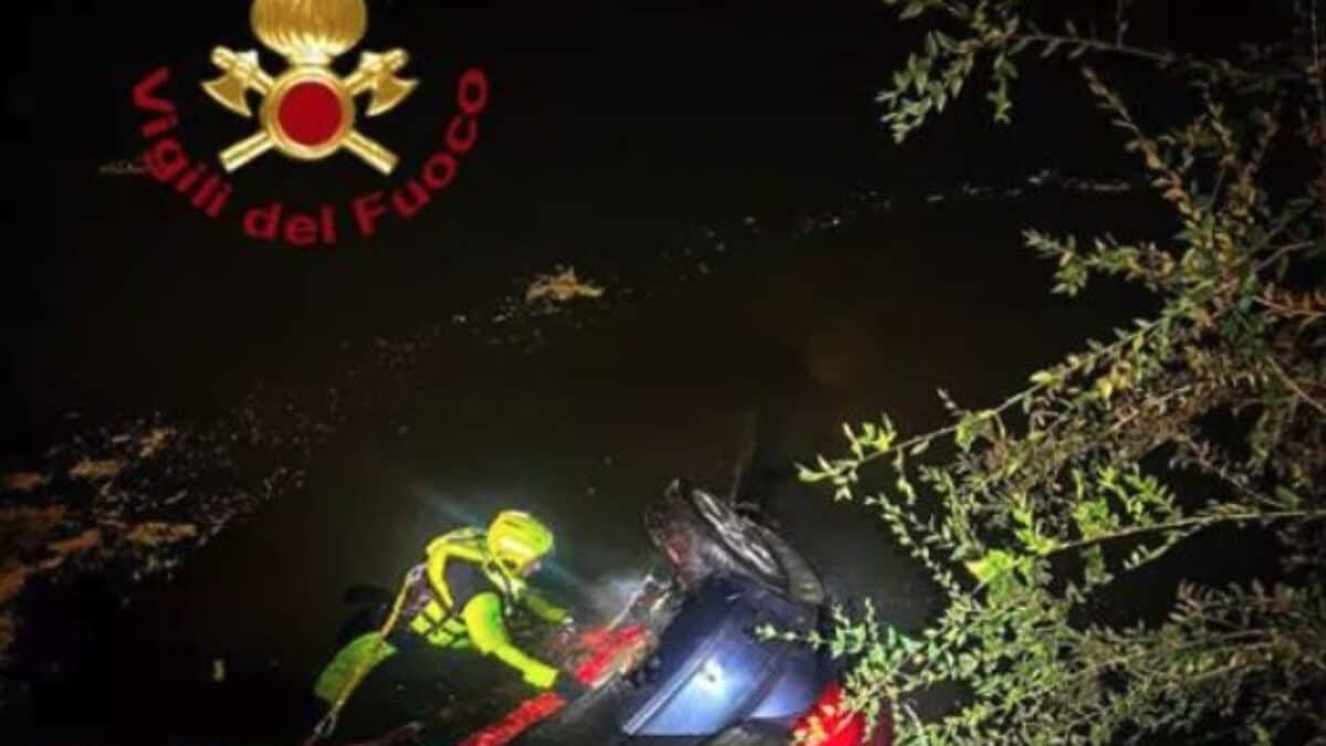 I vigili del fuoco sul luogo dell'incidente