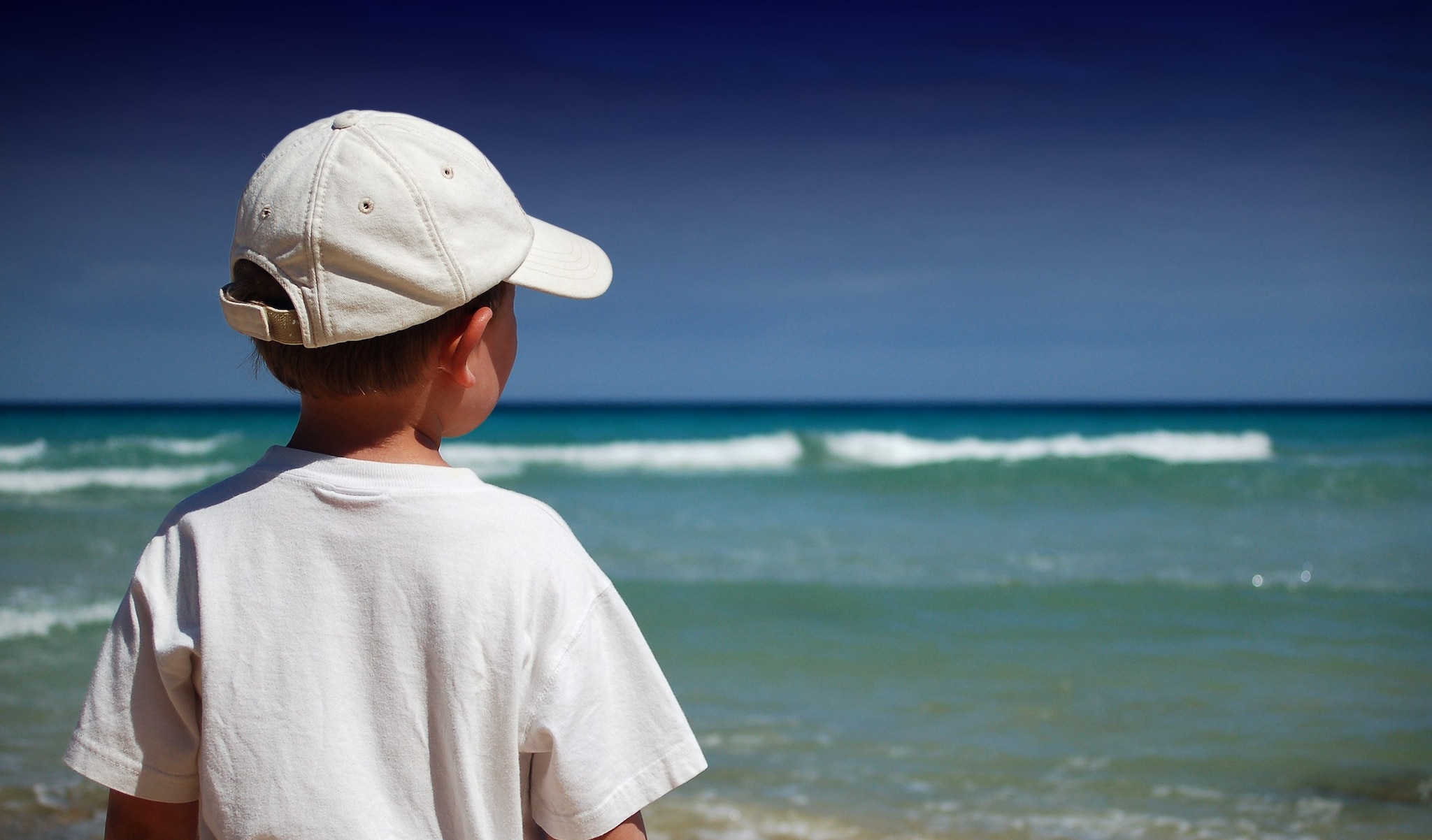 Ricoverati 25 bambini dopo il bagno al mare: hanno vomito e febbre, erano vicino allo scarico del depuratore