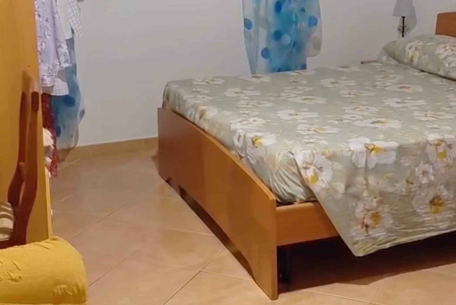 Casa-vacanza a Bari Sardo da incubo, una coppia: "Speso 1000 euro per lenzuola puzzolenti e escrementi di topi"