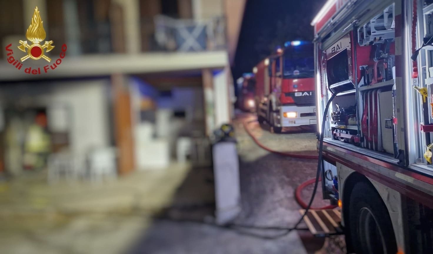 Esplosione B&B a Mileto: morto il padre della famiglia di turisti colpita, gravissime moglie e figlia di 10 anni