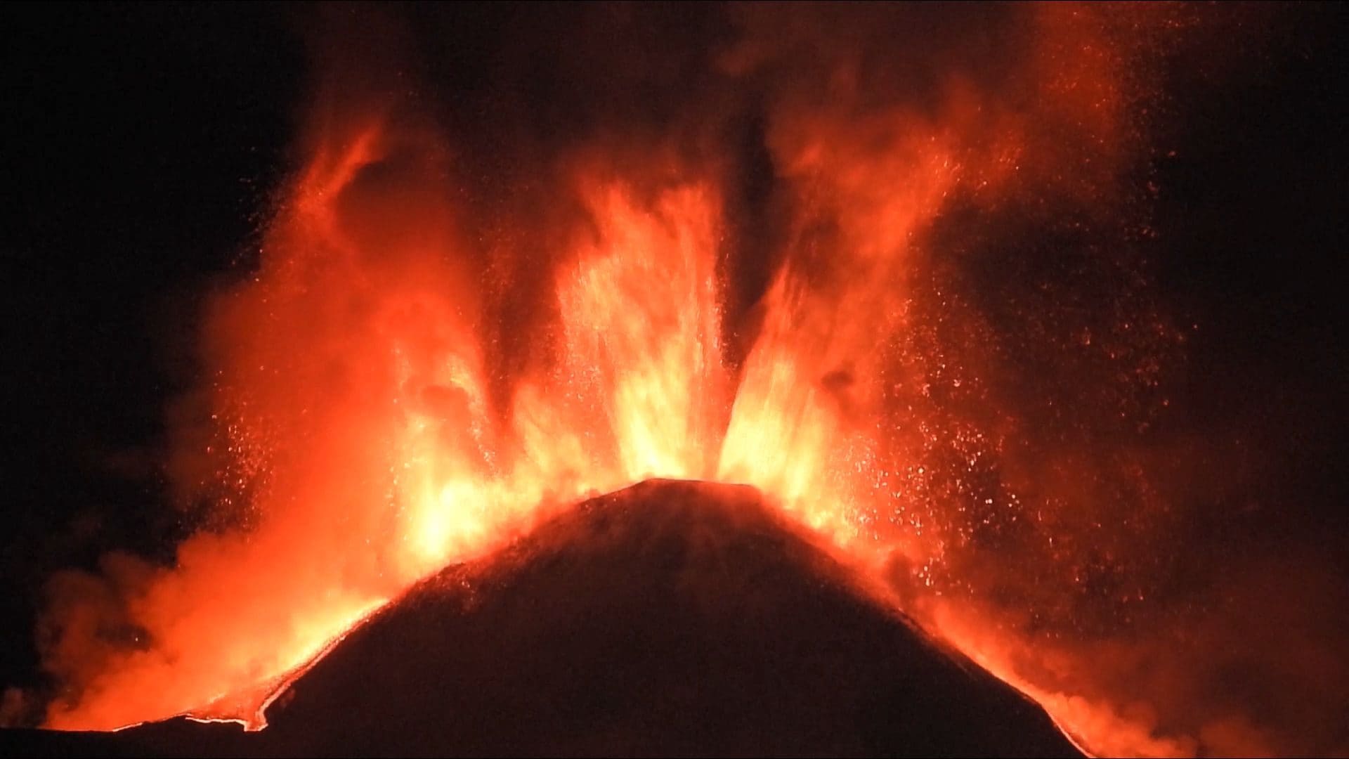 "Da mesi l'Etna dava segnali di questa fase eruttiva, continuerà": parla il direttore dipartimento Vulcani INGV