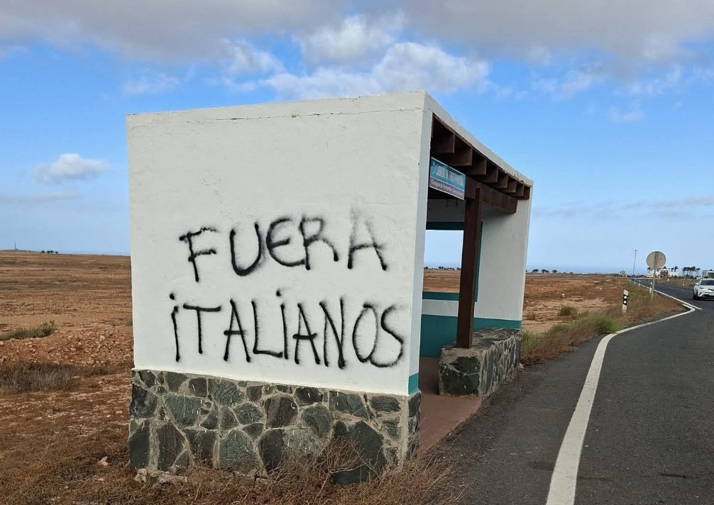 "Fuori gli italiani", una scritta a Fuerteventura riapre la polemica sulla convivenza tra locali e stranieri