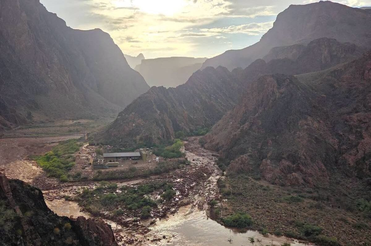 Alluvione nel Grand Canyon travolge gli escursionisti: 15 dispersi e un morto, oggi nuove evacuazioni