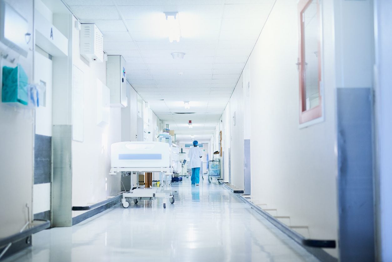 Sanità, la rabbia degli specializzandi: "Un anno buttato ad aspettare, ora governo dimezza le borse di studio"