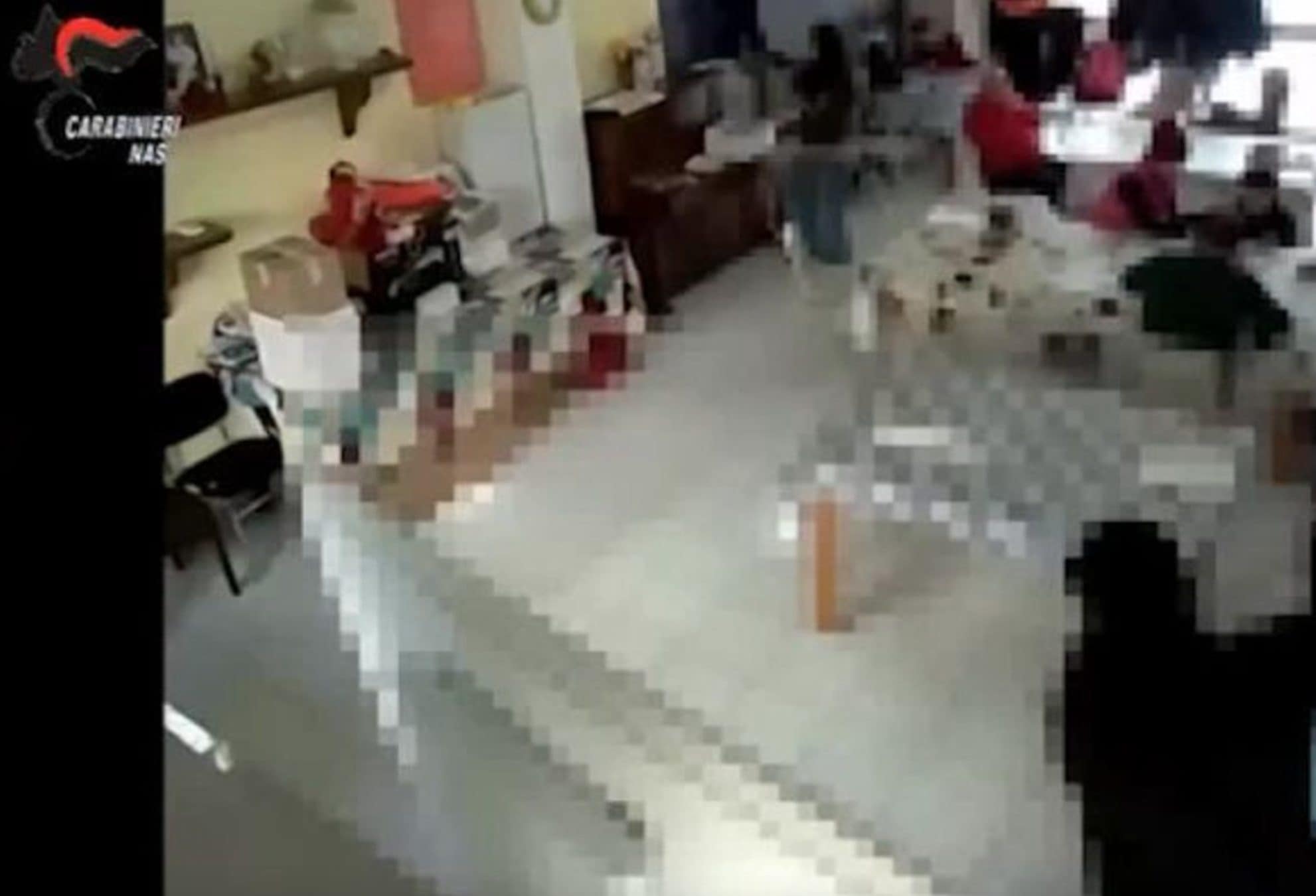 Schiaffi, pugni e calci ai disabili in un centro a Ragusa: sette indagati, due agli arresti domiciliari