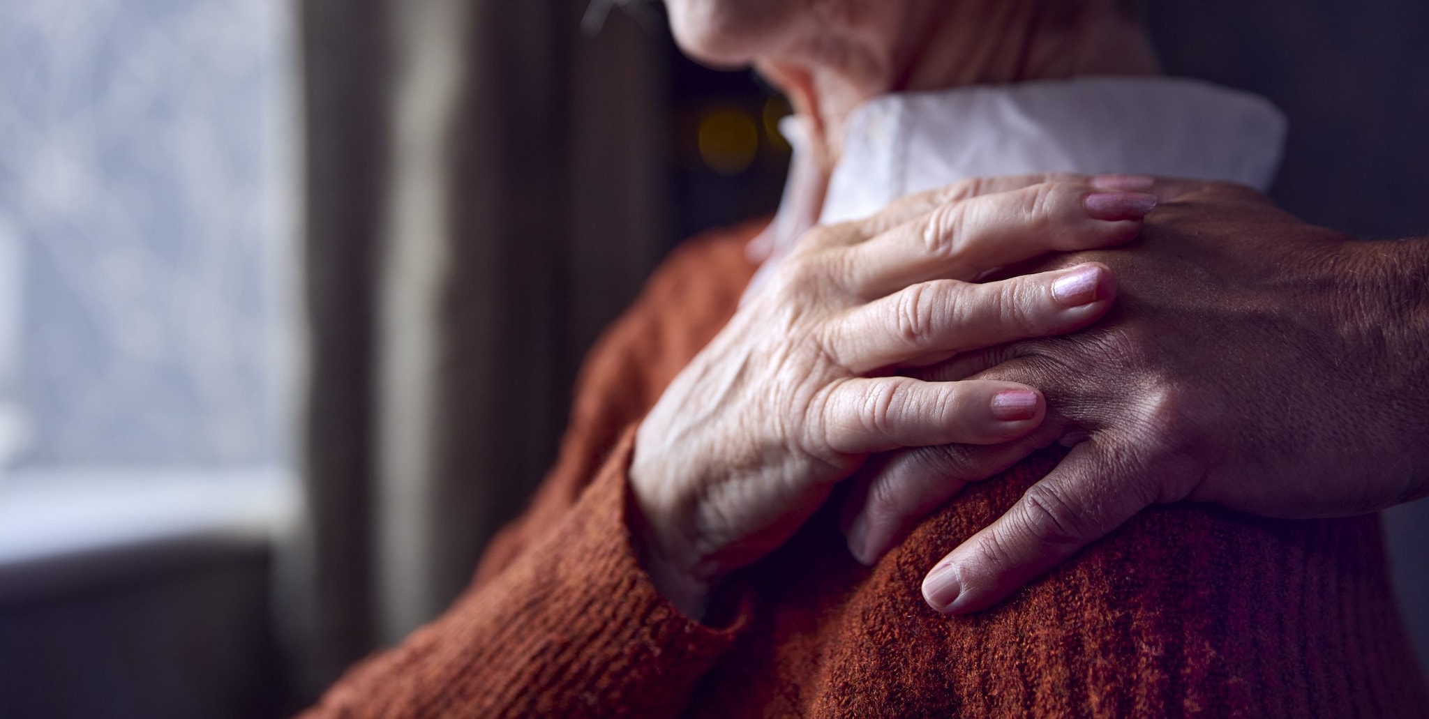Patrizio, 55 anni: “Sono invalido e disoccupato. Vivo con mia madre di 80 anni, come farò quando morirà?”