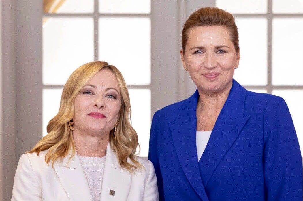 Meloni e la danese Frederiksen contro migranti e stranieri in Europa: "Rispettino i nostri valori cristiani"