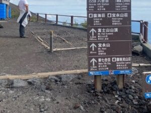 Padre abbandona il figlio di 7 anni sul Monte Fuji per continuare la scalata