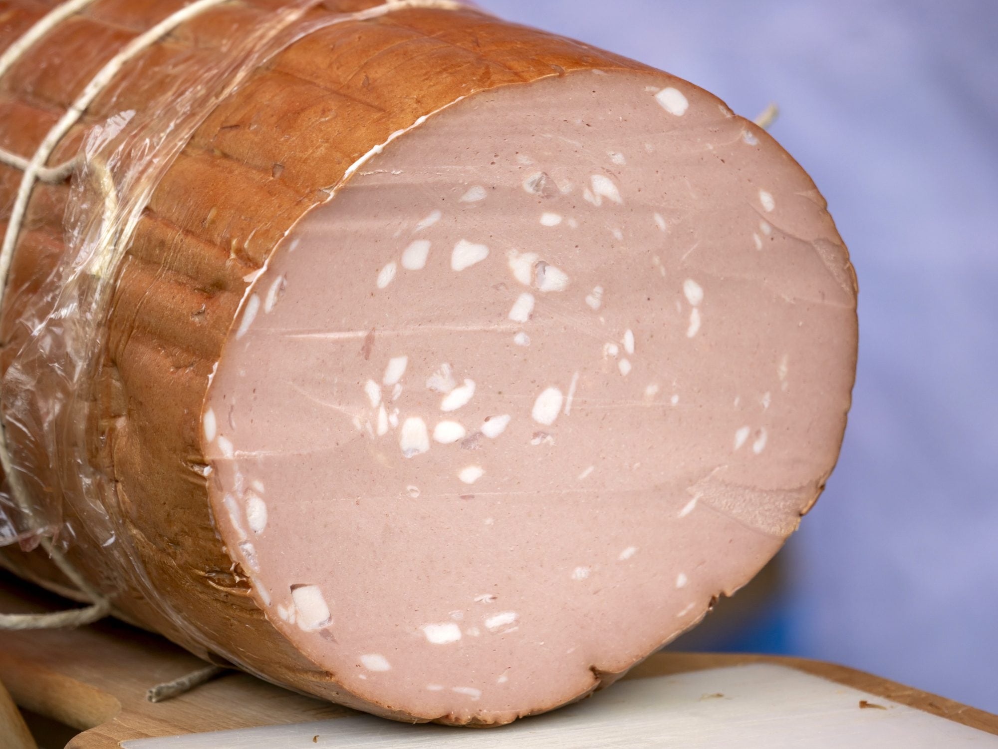 Mortadella ritirata dai supermercati per pericolo Listeria: l'allerta del Ministero della Salute