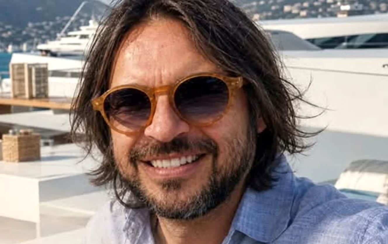 Si tuffa in mare per aiutare il figlio in difficoltà ma non riesce a tornare a riva, morto il designer Paolo Allasia