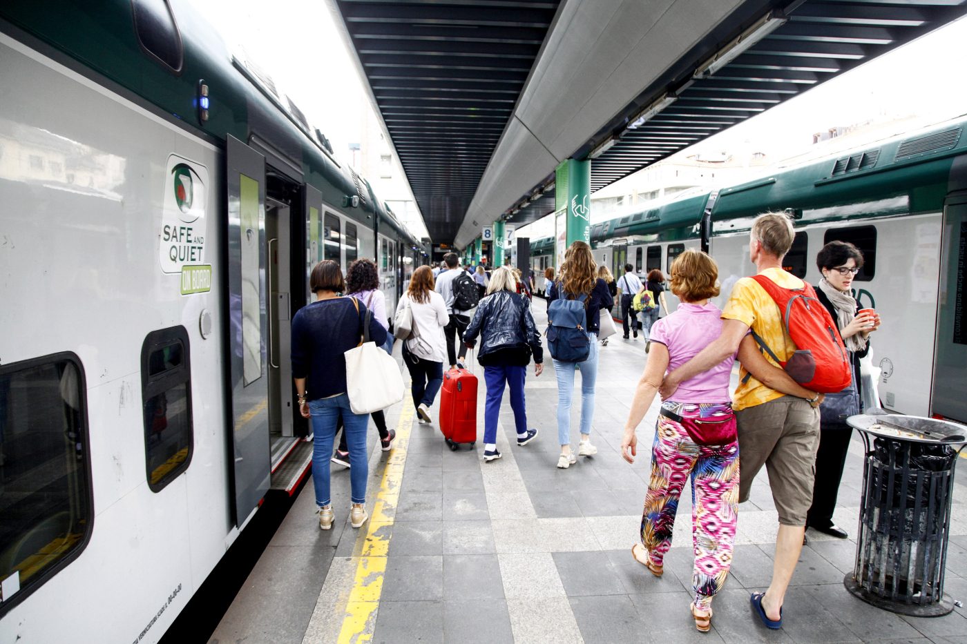 Caos treni in Puglia, danneggiamenti di ignoti: circolazione in tilt per quasi 5 ore, ritardi fino a 150 minuti