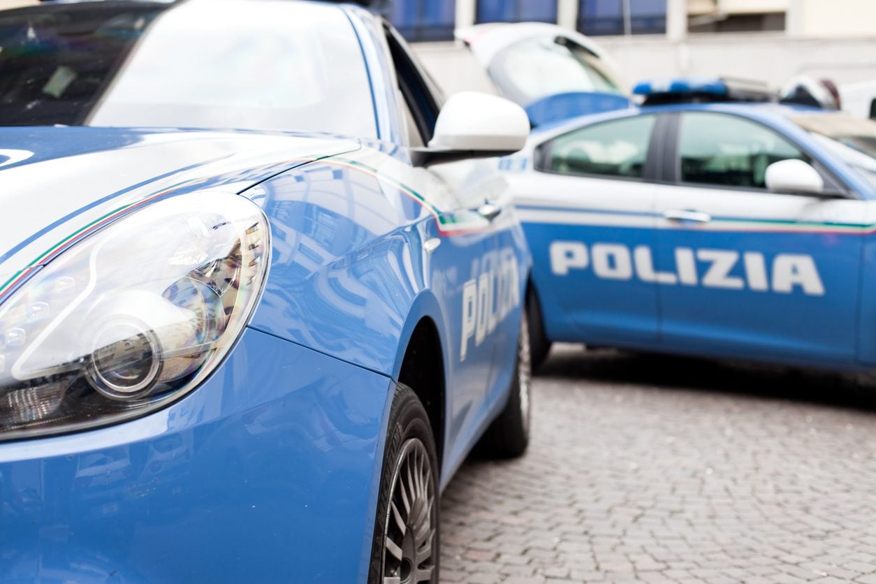 Pescara, uomo senza documenti trovato in gravi condizioni nel cortile dopo una caduta dal balcone