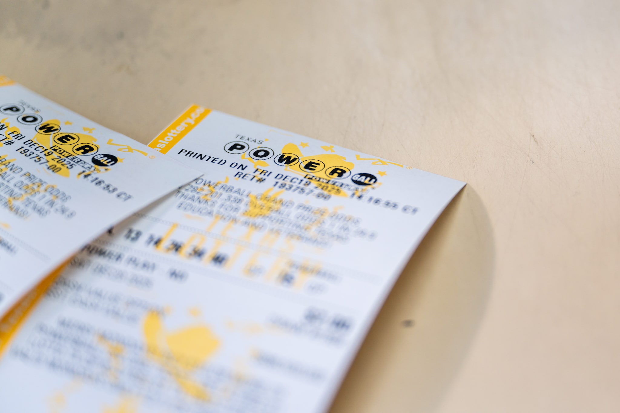 Compra biglietto del Powerball in una stazione di servizio dell'Illinois e vince oltre un miliardo di dollari