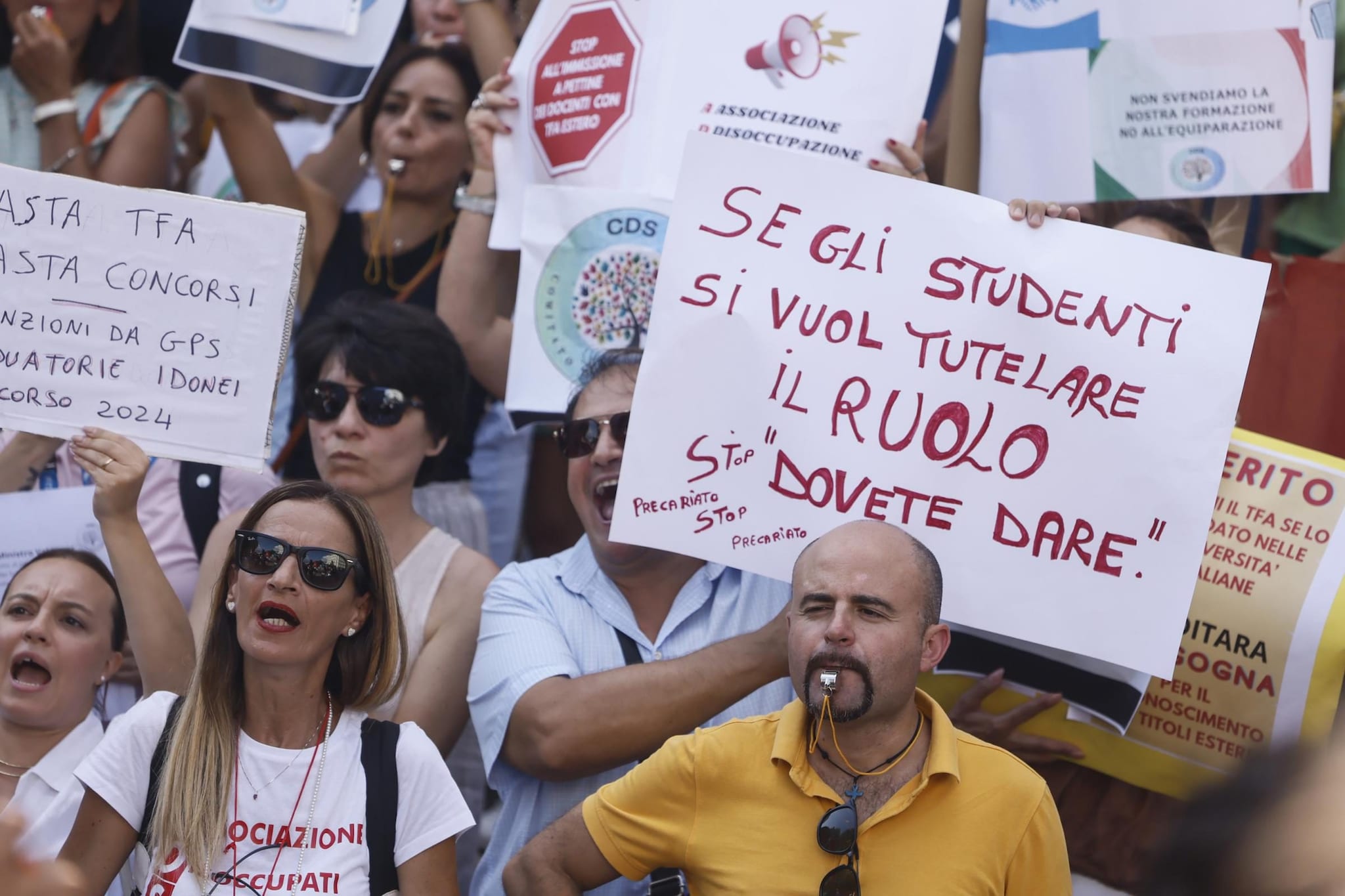 Basta romanticizzare i docenti precari: insegnare è un lavoro, non una missione