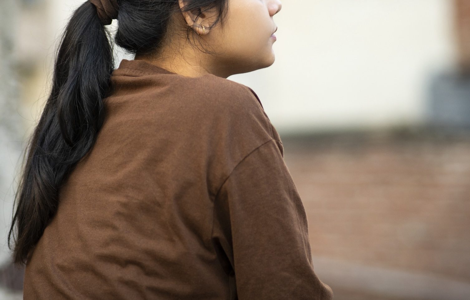Quindicenne tentò suicidio con insetticida, arrestato il padre: "Voleva costringerla a sposarsi in Bangladesh"