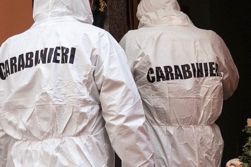 Bussa alla porta del rivale in amore e lo uccide a colpi di pistola, omicidio a Cutro: la vittima un 20enne