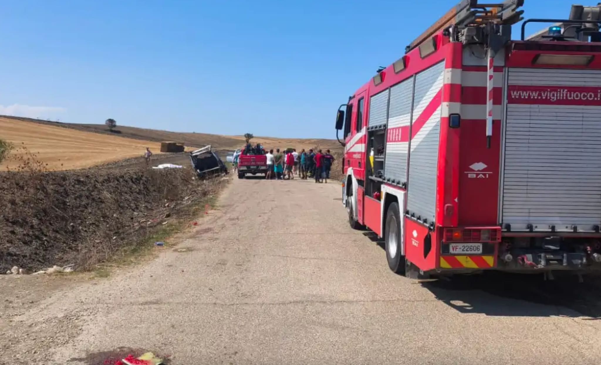 Furgone di braccianti si ribalta nel Foggiano: un morto e 8 feriti. Tornavano dal lavoro