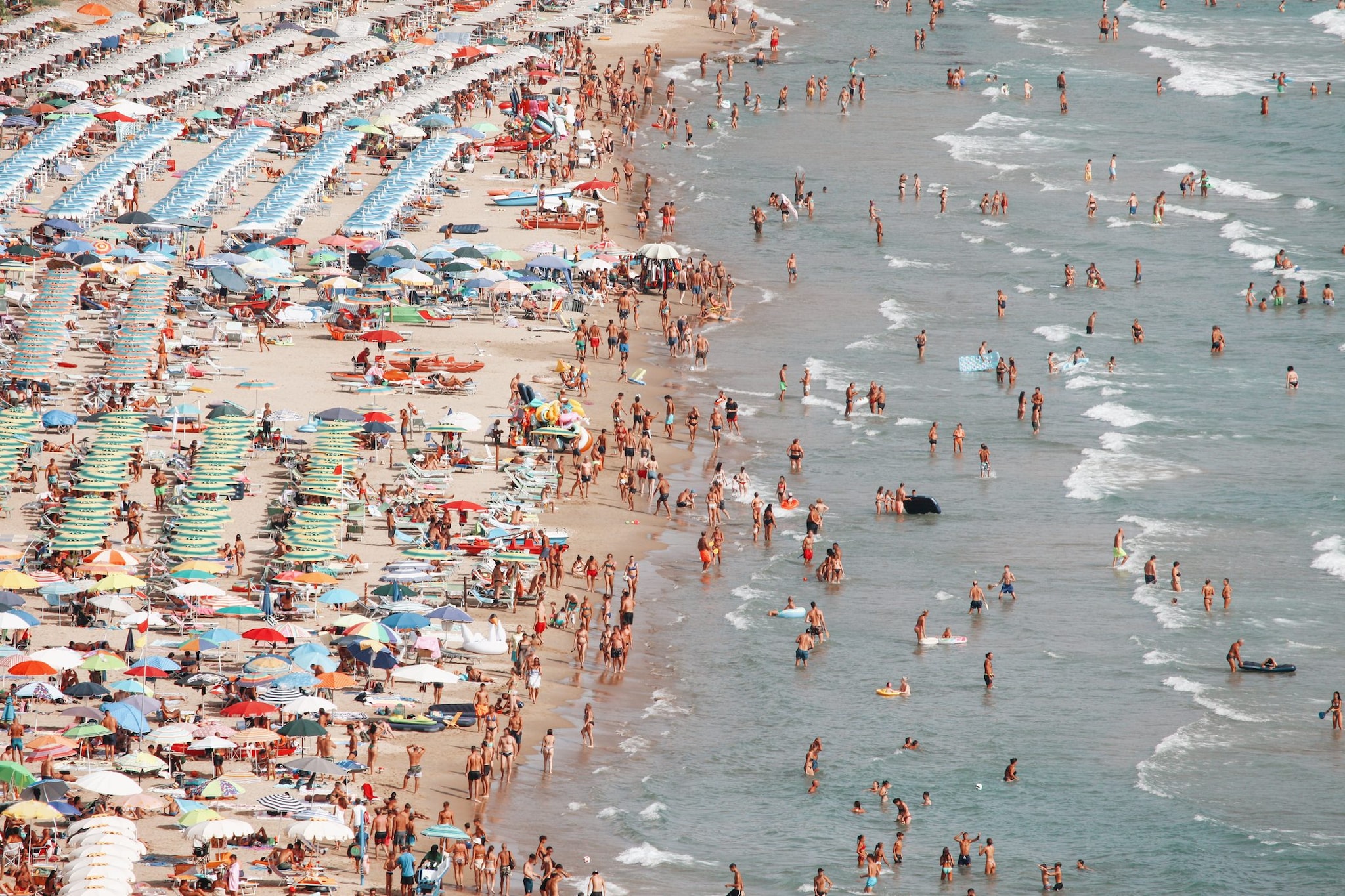 Previsioni meteo settimana di Ferragosto: il caldo non molla, picchi fino a 40 gradi e temporali di calore