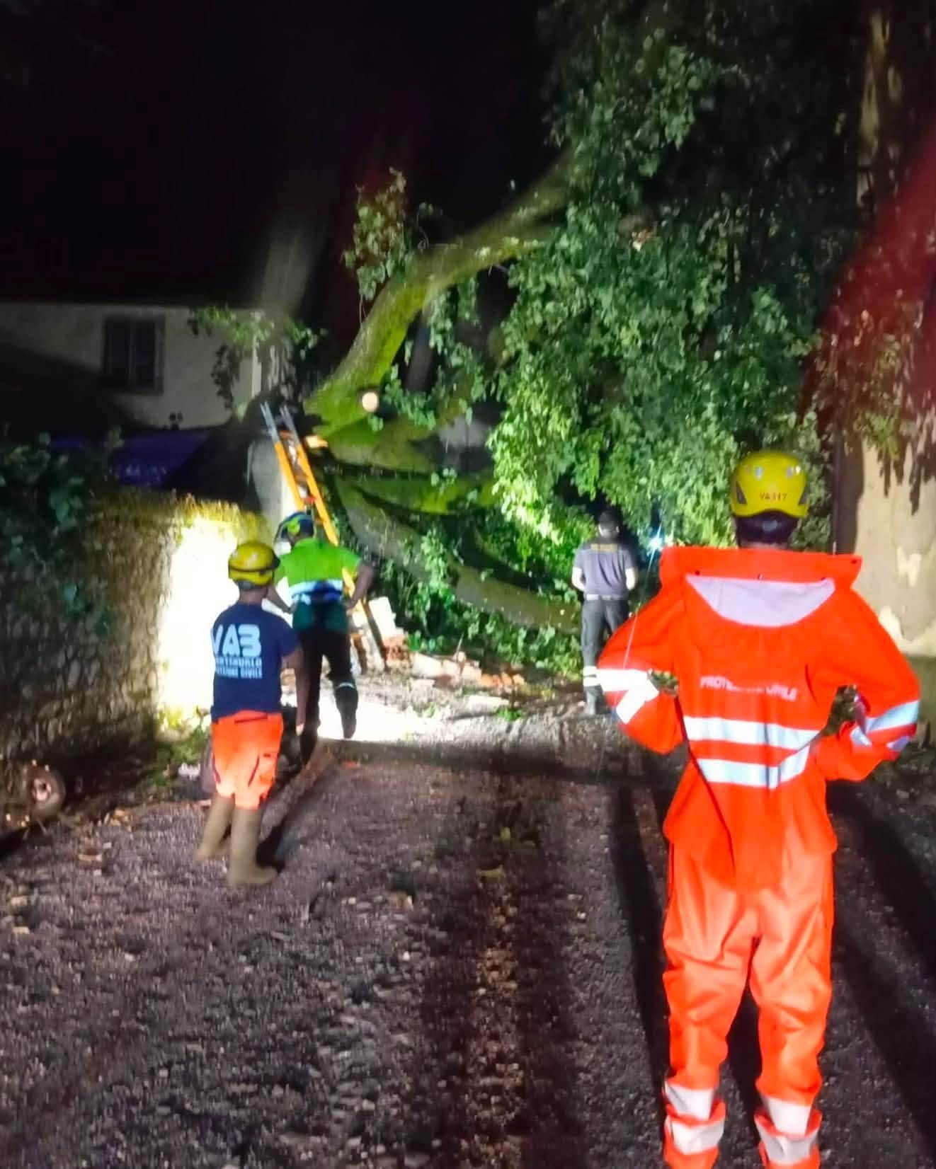 Maltempo, 23mila fulmini e 6mila utenze senza luce tra Toscana e Friuli-Venezia Giulia