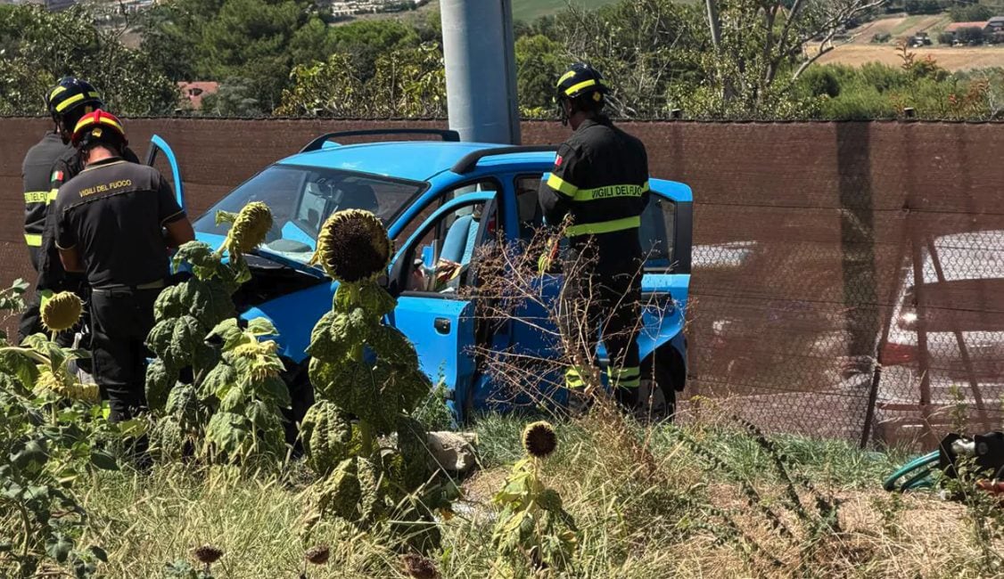 Camerano, torna a casa dopo l'assistenza agli anziani e si schianta contro l'auto di una 20enne: morta Nadia Giacomelli