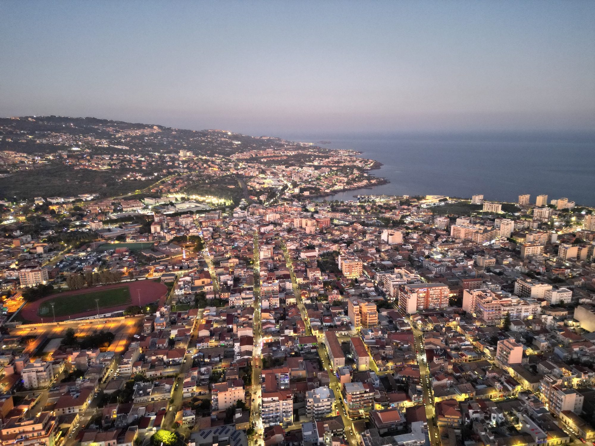 Volo dirottato a Trapani per l'Etna, la denuncia: “Abbiamo speso centinaia di euro tra taxi e noleggi, inaccettabile”