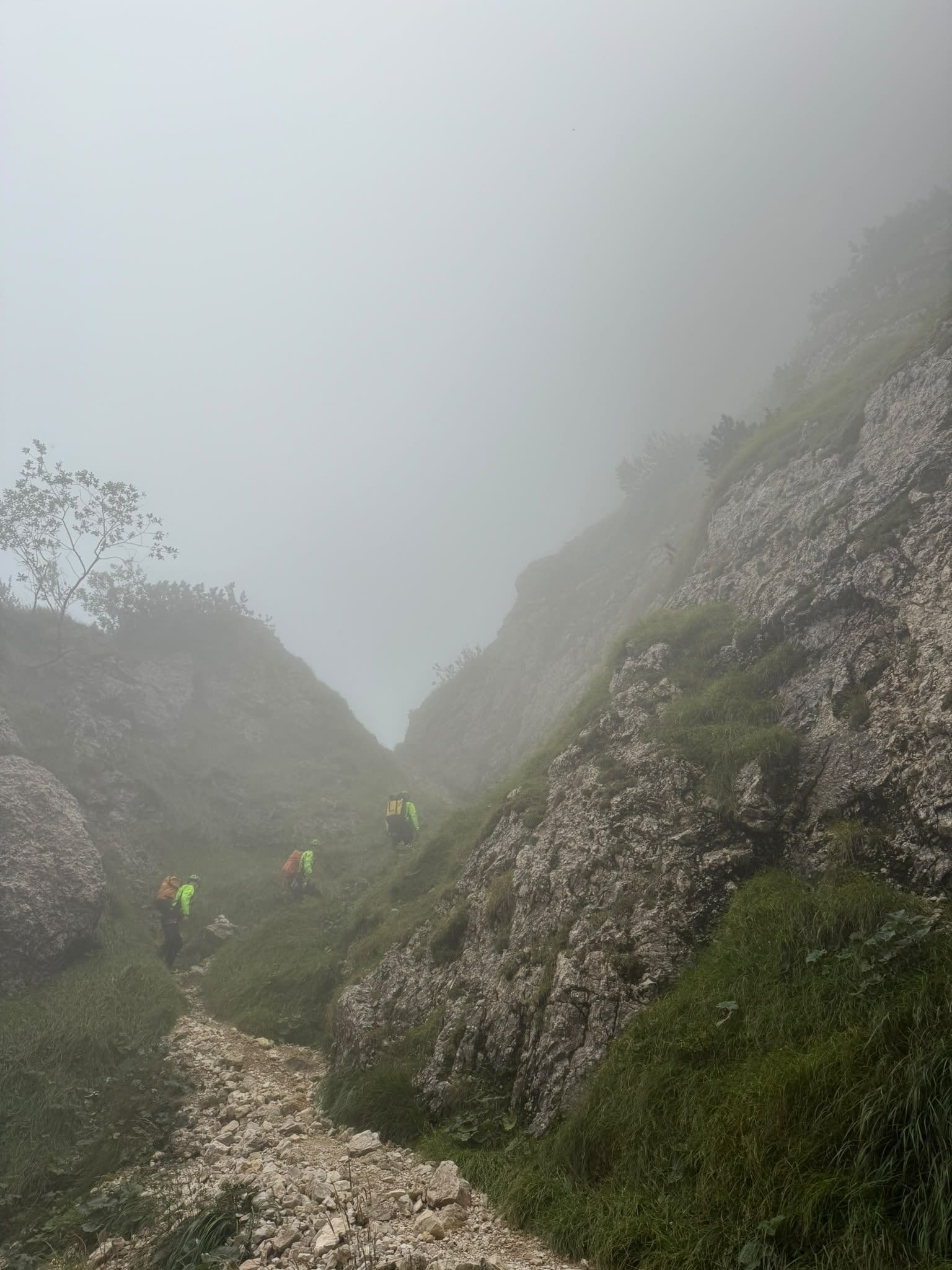 Perde l'equilibrio sul pendio roccioso e precipita per 300 metri: escursionista 46enne muore in Val di Fassa